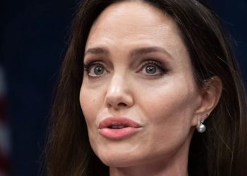 آنجلینا جولی نقش‌آفرینی خواننده مشهور اپرا را بر عهده گرفت