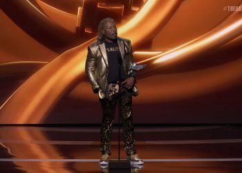 بازیگر بازی God of War Ragnarok رکورد طولانی‌ترین سخنرانی گیم اواردز را ثبت کرد