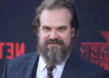 جودی کومر و دیوید هاربر در یک بازی ترسناک نقش‌آفرینی می‌کنند