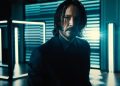 تصویر تازه فیلم John Wick 4 کیانو ریوز نانچیکو به دست را نشان می‌دهد