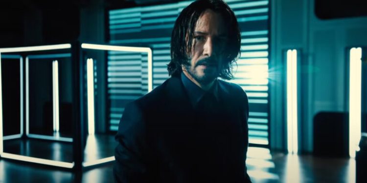 تصویر تازه فیلم John Wick 4 کیانو ریوز نانچیکو به دست را نشان می‌دهد