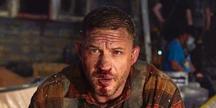 تام هاردی در تصاویر جدید Havoc خون آلود و مرموز است