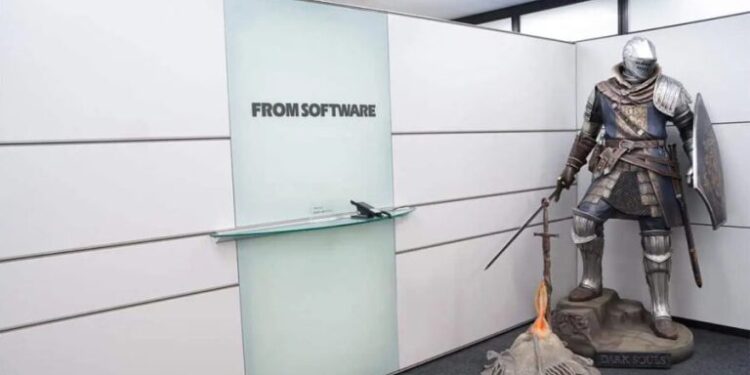 گیم‌اینفورمر فضای دفتر From Software را حوصله‌سربر توصیف می‌کند