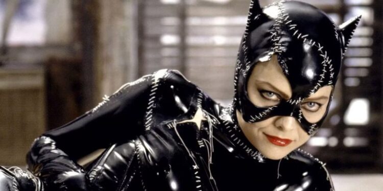 تیم برتون ایده‌ای متفاوت برای فیلم Catwoman با بازی میشل فایفر داشت