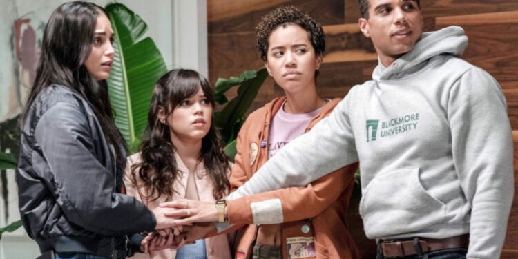 گردهمایی بازیگر اخراج شده Scream 7 در کنار باقی همکارانش