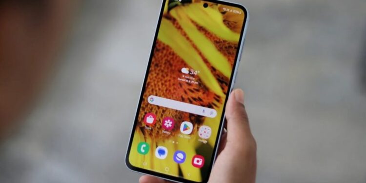 ۲ گوشی میان رده مناسب بازی ۱۴۰۳