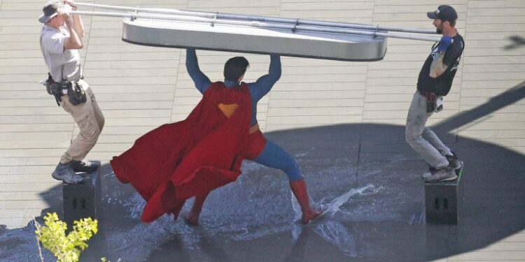 تصاویر و ویدیوهایی از پشت صحنه فیلم‌برداری فیلم Superman منتشر شد