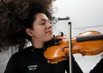 تماشا کنید: یک فضانورد آهنگ «جنگ ستارگان» ‌را در فضا نواخت