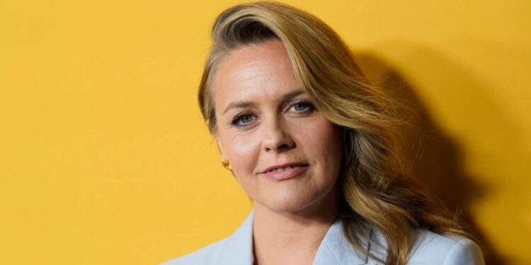 آلیسیا سیلورستون به فیلم جدید یورگوس لانتیموس پیوست