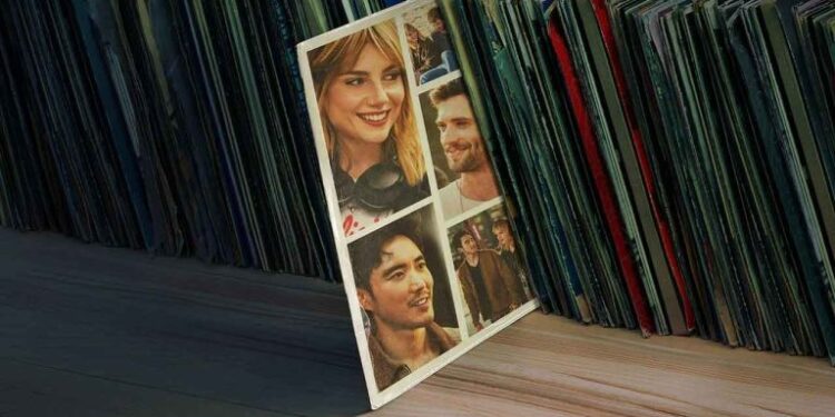 نقد فیلم The Greatest Hits | سانتیمانتال‌بازی و کمی هم سفر در زمان